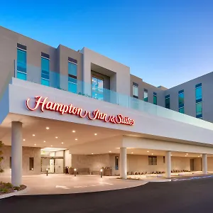 hampton-inn-suites-anaheim-resort-convention-center.topanaheimhotels.com/